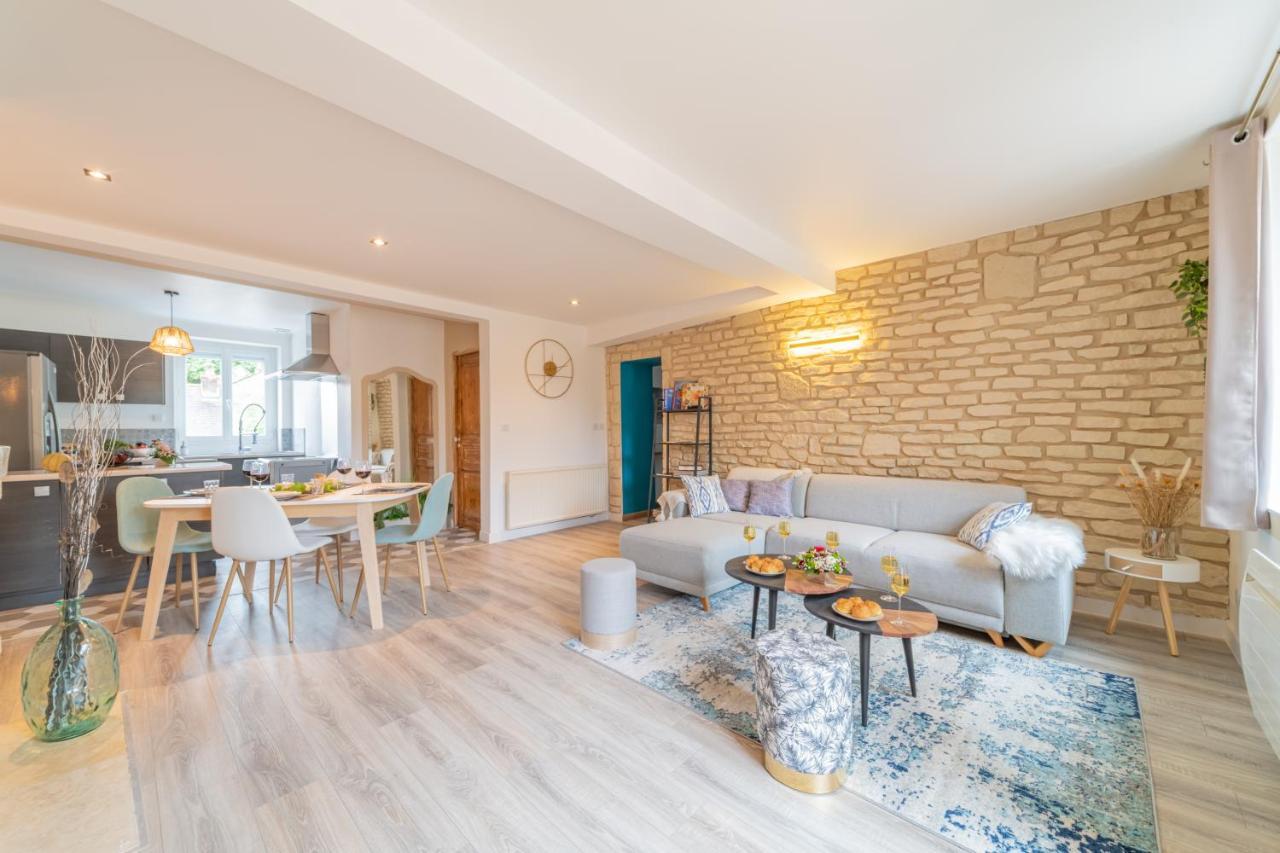 Côté Cour, 3 chambres, terrasses, jardin privé avec terrain de pétanque, cave voutée Corgoloin Esterno foto