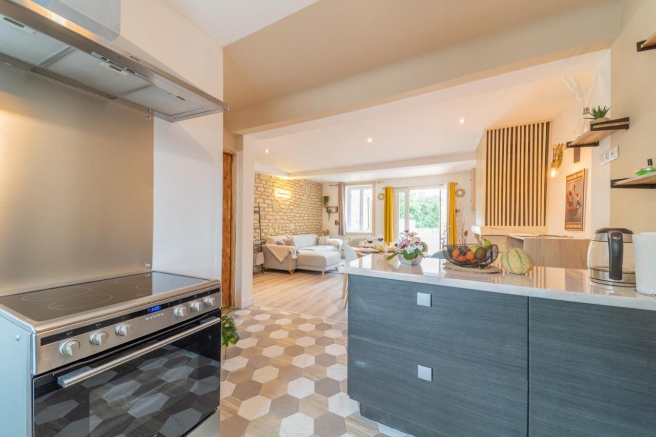 Côté Cour, 3 chambres, terrasses, jardin privé avec terrain de pétanque, cave voutée Corgoloin Esterno foto